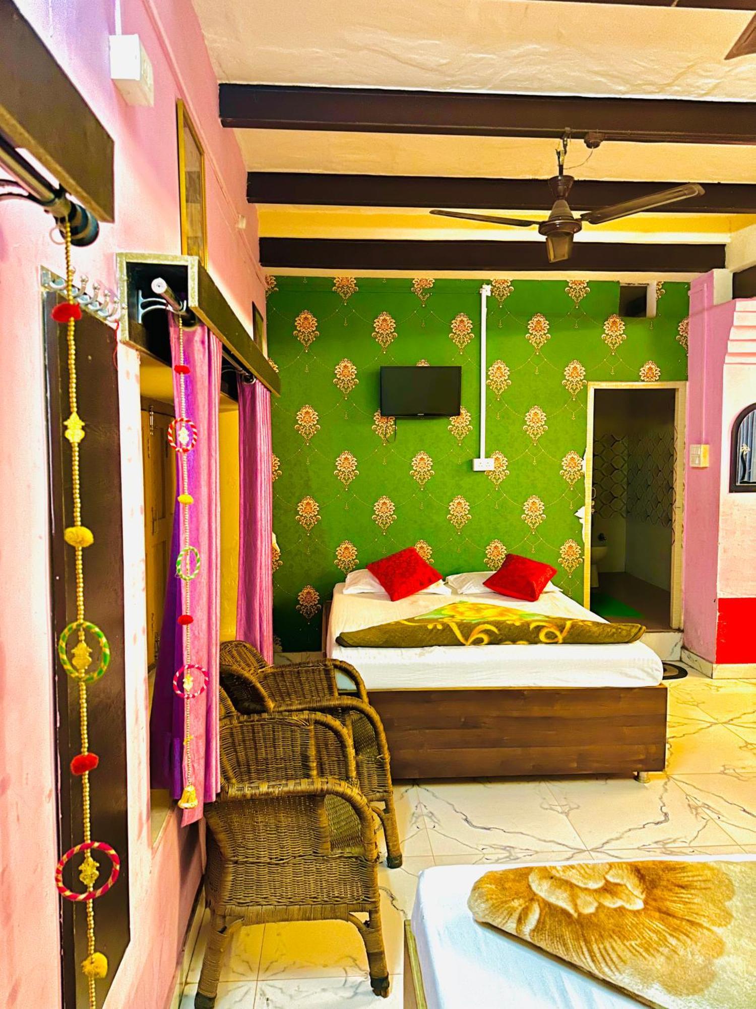 Home Stay Suraj Inn バラナシ エクステリア 写真