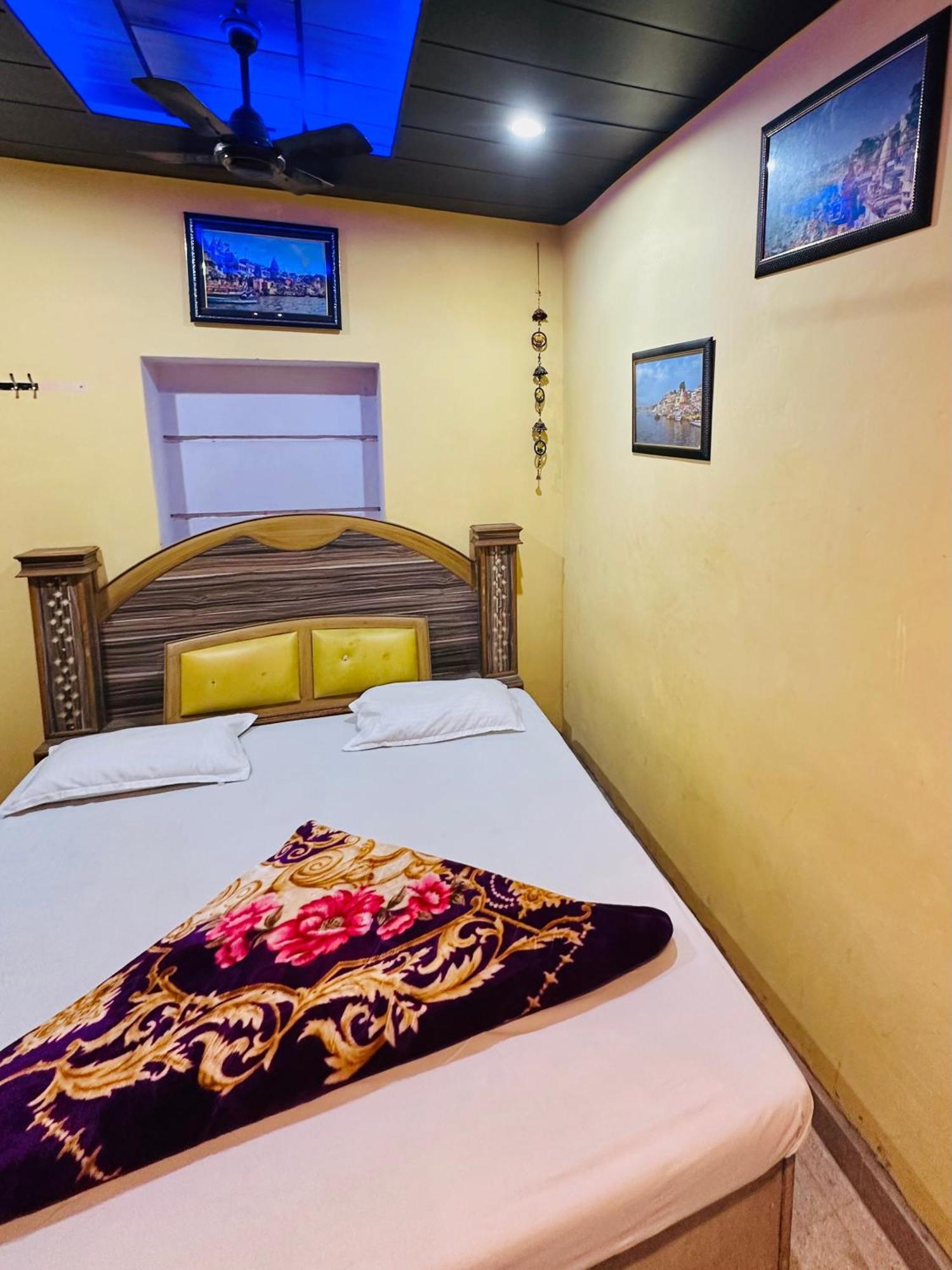 Home Stay Suraj Inn バラナシ エクステリア 写真
